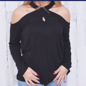Black keyhole top